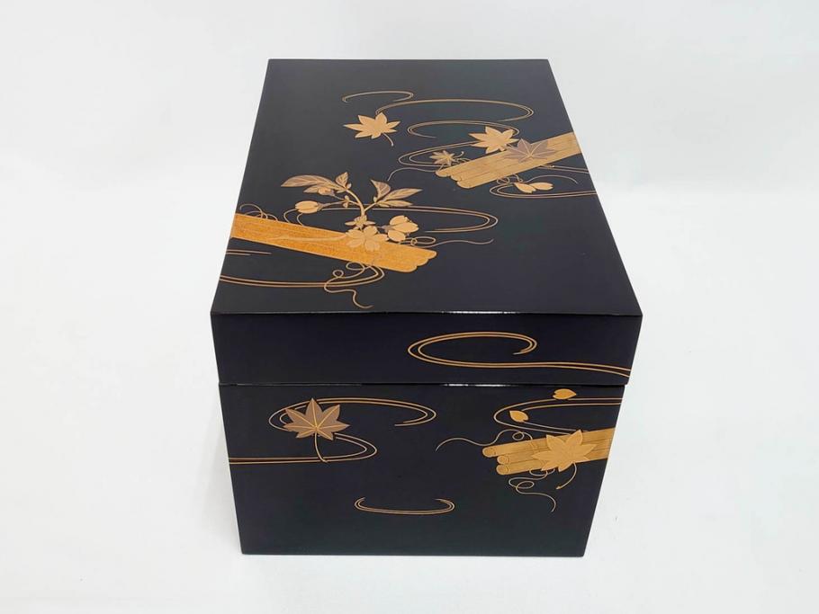 慶塚作　輪島塗　花筏蒔絵　雅な佇まいの茶筥(紅葉、もみじ、桜、さくら、金彩、茶箱、棗、香合、茶筅筒、木製、漆器、漆芸、煎茶道具、茶器、茶道具、野点、共箱付き)(R-079807)
