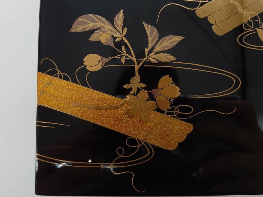 慶塚作　輪島塗　花筏蒔絵　雅な佇まいの茶筥(紅葉、もみじ、桜、さくら、金彩、茶箱、棗、香合、茶筅筒、木製、漆器、漆芸、煎茶道具、茶器、茶道具、野点、共箱付き)(R-079807)