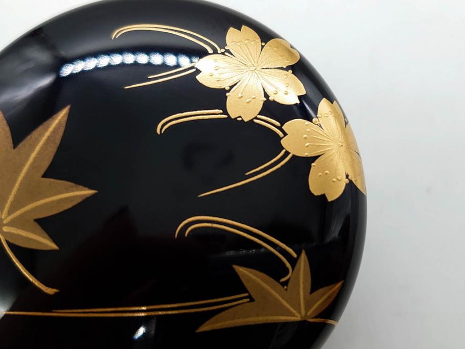 慶塚作　輪島塗　花筏蒔絵　雅な佇まいの茶筥(紅葉、もみじ、桜、さくら、金彩、茶箱、棗、香合、茶筅筒、木製、漆器、漆芸、煎茶道具、茶器、茶道具、野点、共箱付き)(R-079807)