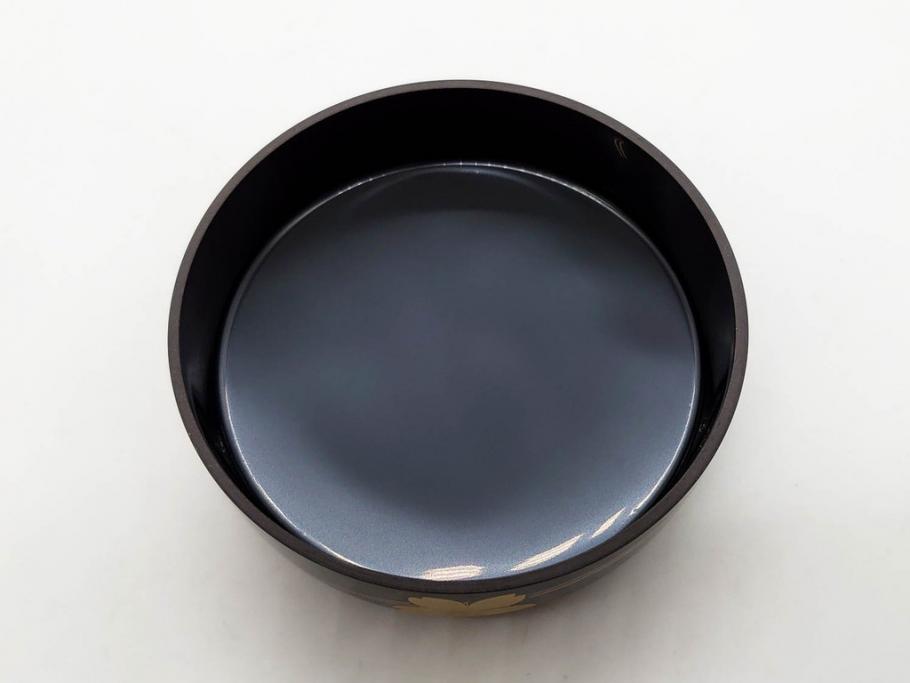 慶塚作　輪島塗　花筏蒔絵　雅な佇まいの茶筥(紅葉、もみじ、桜、さくら、金彩、茶箱、棗、香合、茶筅筒、木製、漆器、漆芸、煎茶道具、茶器、茶道具、野点、共箱付き)(R-079807)