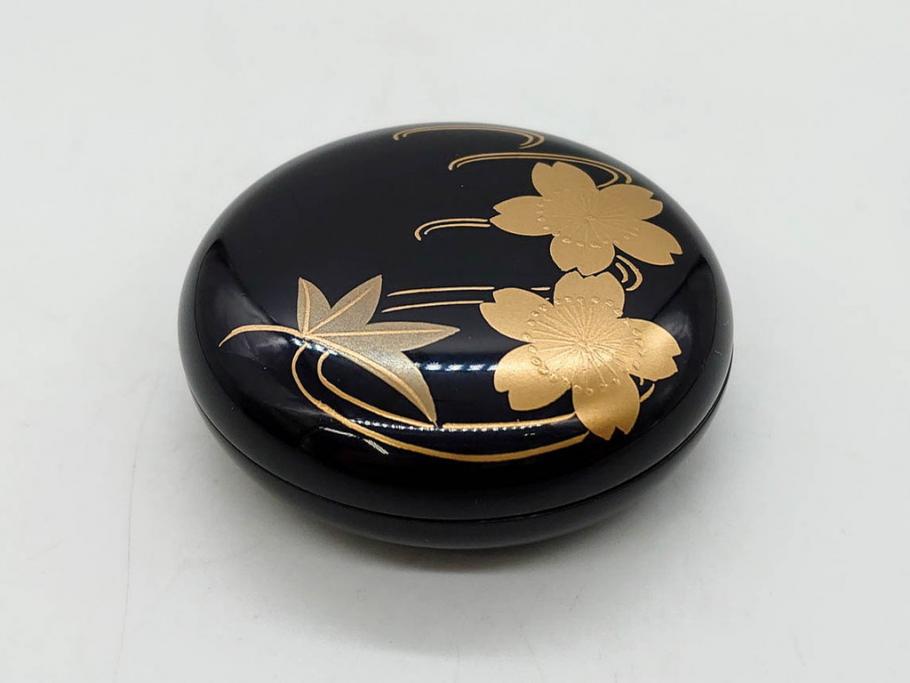 慶塚作　輪島塗　花筏蒔絵　雅な佇まいの茶筥(紅葉、もみじ、桜、さくら、金彩、茶箱、棗、香合、茶筅筒、木製、漆器、漆芸、煎茶道具、茶器、茶道具、野点、共箱付き)(R-079807)