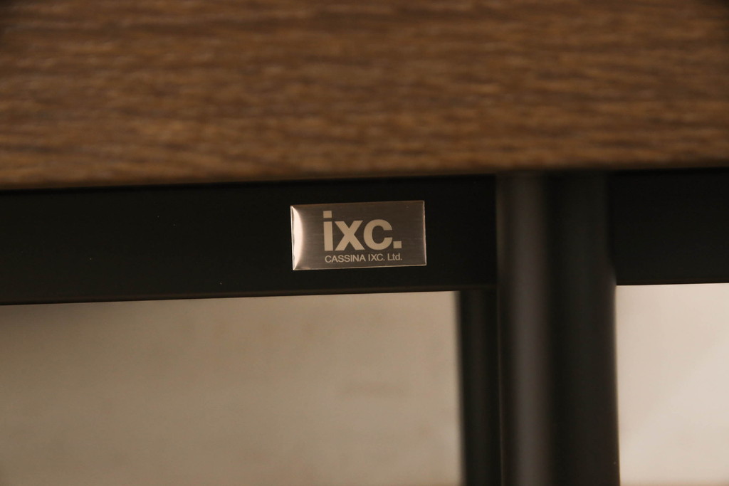 中古　美品　Cassinaixc.(カッシーナイクスシー)　IXC. R&D(イクスシー.R&D)　BREATH(ブレス)　オークスモーク材　洗練されたモダンデザインが魅力のシアターボード(テレビ台、テレビボード、サイドボード、サイドキャビネット、ローボード、収納棚、戸棚、リビングボード)(定価約53万4千円)(R-066307)