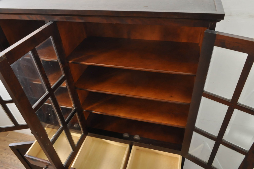 中古　北海道民芸家具　HM165K　高級感漂う上品な佇まいの食器棚(カップボード、キャビネット、収納棚、戸棚)(定価約43万円)(R-078120)