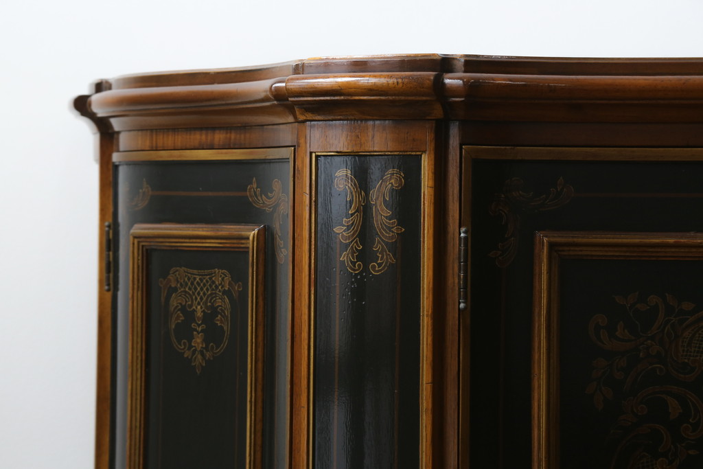 中古　希少!!　DREXEL HERITAGE(ドレクセルヘリテイジ)　シノワズリ様式　優美で華やかな装飾が見事なサイドボード(収納棚、戸棚、サイドキャビネット、コンソールキャビネット、カウンター、中国美術)(R-066514)
