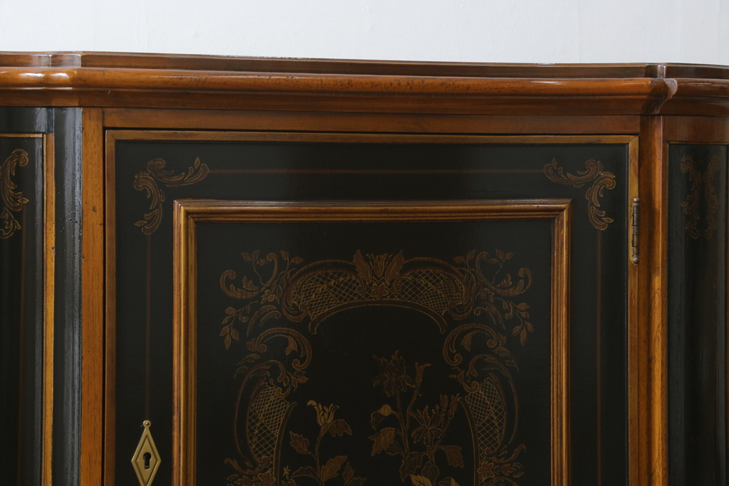中古　希少!!　DREXEL HERITAGE(ドレクセルヘリテイジ)　シノワズリ様式　優美で華やかな装飾が見事なサイドボード(収納棚、戸棚、サイドキャビネット、コンソールキャビネット、カウンター、中国美術)(R-066514)