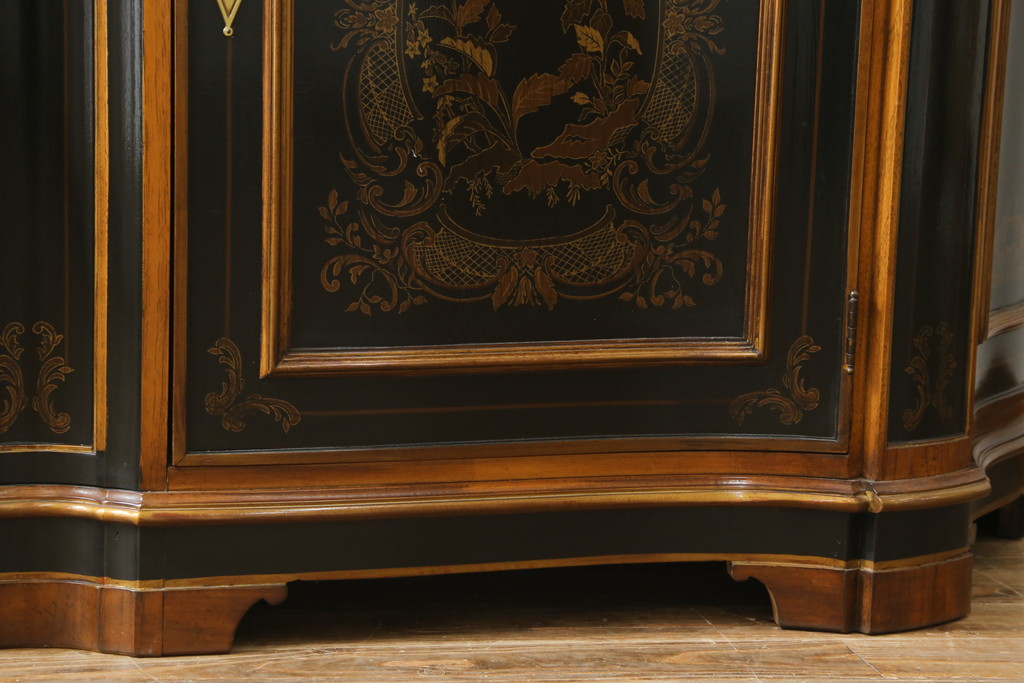 中古　希少!!　DREXEL HERITAGE(ドレクセルヘリテイジ)　シノワズリ様式　優美で華やかな装飾が見事なサイドボード(収納棚、戸棚、サイドキャビネット、コンソールキャビネット、カウンター、中国美術)(R-066514)