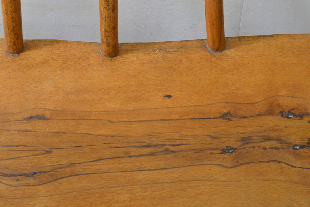 和製アンティーク　希少デザイン　ジョージナカシマ風　カシ(樫)材一枚板　個性的なデザインが目を惹くベンチ(ソファ、長椅子、アームチェア、板座チェア、2人掛け、3人掛け)(R-060541)