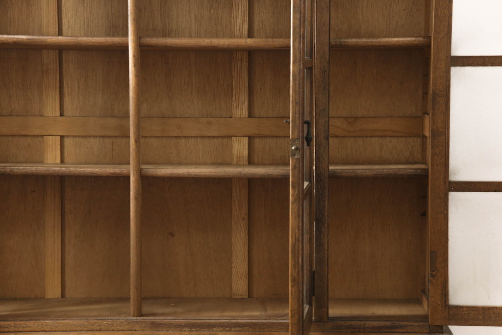 和製アンティーク　ナラ材　大正ロマン　クラシカルな空間づくりに活躍するサイドボード(サイドキャビネット、食器棚、収納棚、戸棚、カップボード)(R-066365)