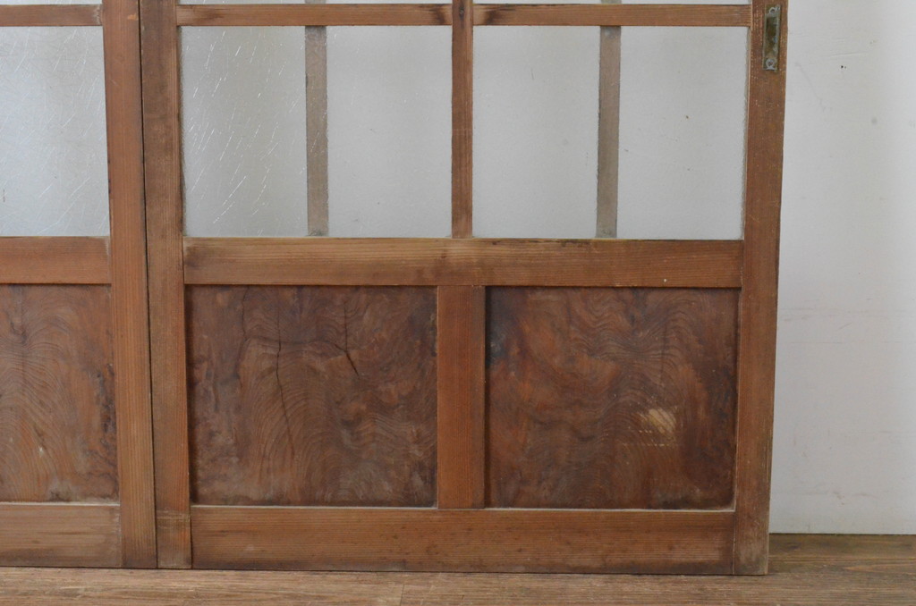 アンティーク建具　経年による風合いが味わい深いガラス戸2枚セット(玄関戸、引き戸、格子戸、マス目)(R-065486)