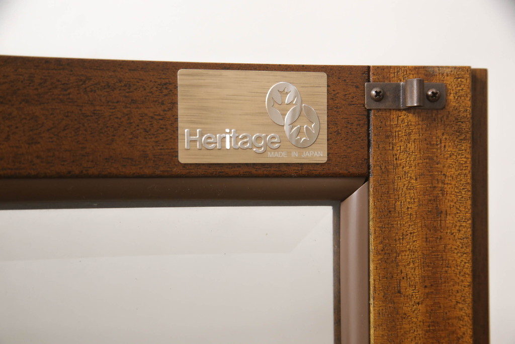 中古　DREXEL HERITAGE(ドレクセルヘリテイジ)　Cameo Classics(キャメオクラシックス)　ハーフムーン(半月型)　照明付き!!美しい曲線デザインに目を奪われるキャビネット(ホールチェスト、サイドボード、サイドキャビネット、飾り棚、ショーケース、収納棚、戸棚、半円型)(R-066373)