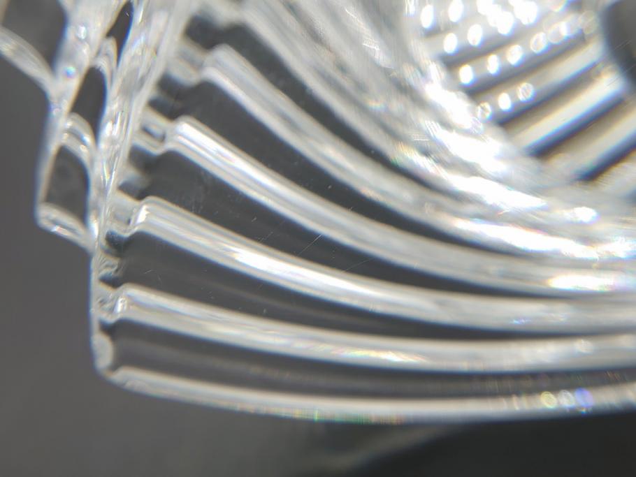 フランス　バカラ　Baccarat　螺旋状の美しいフォルムが印象的な花瓶　ツイスト　18cm(フラワーベース、フルレッドクリスタルガラス、箱なし)(R-060588)