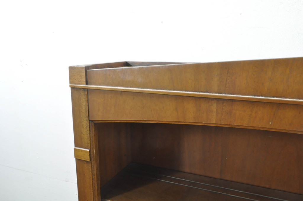中古　DREXEL HERITAGE(ドレクセルヘリテイジ)　Triune(トライユン)　台輪リメイク　上品な佇まいのブックケース(シェルフ、本棚、飾り棚、キャビネット、収納棚)(R-078107)