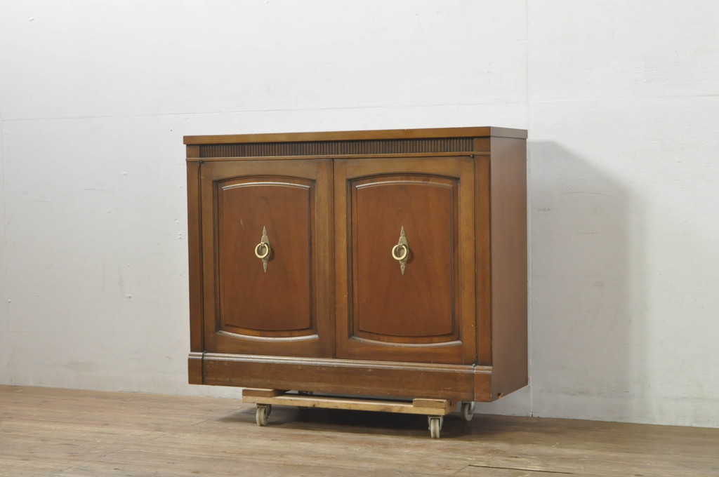 中古　DREXEL HERITAGE(ドレクセルヘリテイジ)　Triune(トライユン)　天板リメイク　上品な佇まいのサイドボード(キャビネット、収納棚、戸棚)(R-078108)