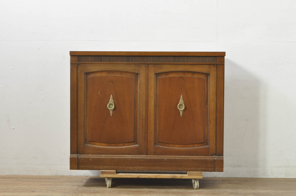 中古　DREXEL HERITAGE(ドレクセルヘリテイジ)　Triune(トライユン)　天板リメイク　上品な佇まいのサイドボード(キャビネット、収納棚、戸棚)(R-078108)