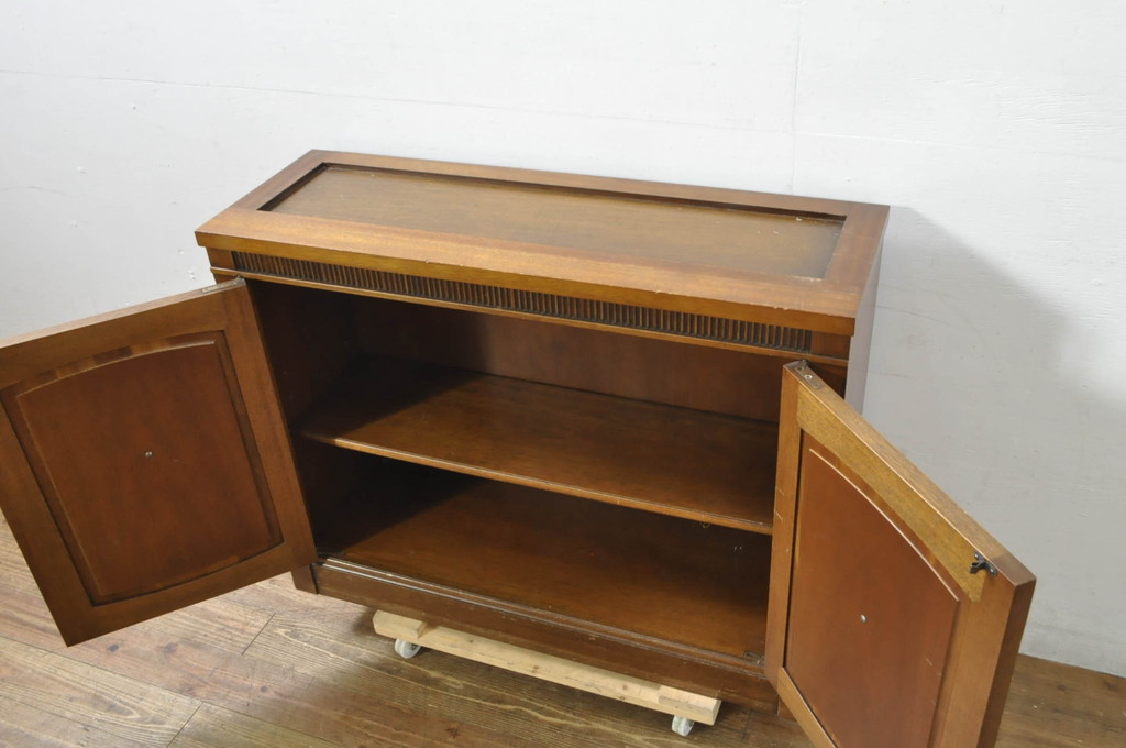 中古　DREXEL HERITAGE(ドレクセルヘリテイジ)　Triune(トライユン)　天板リメイク　上品な佇まいのサイドボード(キャビネット、収納棚、戸棚)(R-078108)