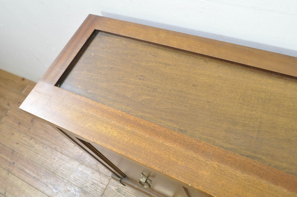中古　DREXEL HERITAGE(ドレクセルヘリテイジ)　Triune(トライユン)　天板リメイク　上品な佇まいのサイドボード(キャビネット、収納棚、戸棚)(R-078108)
