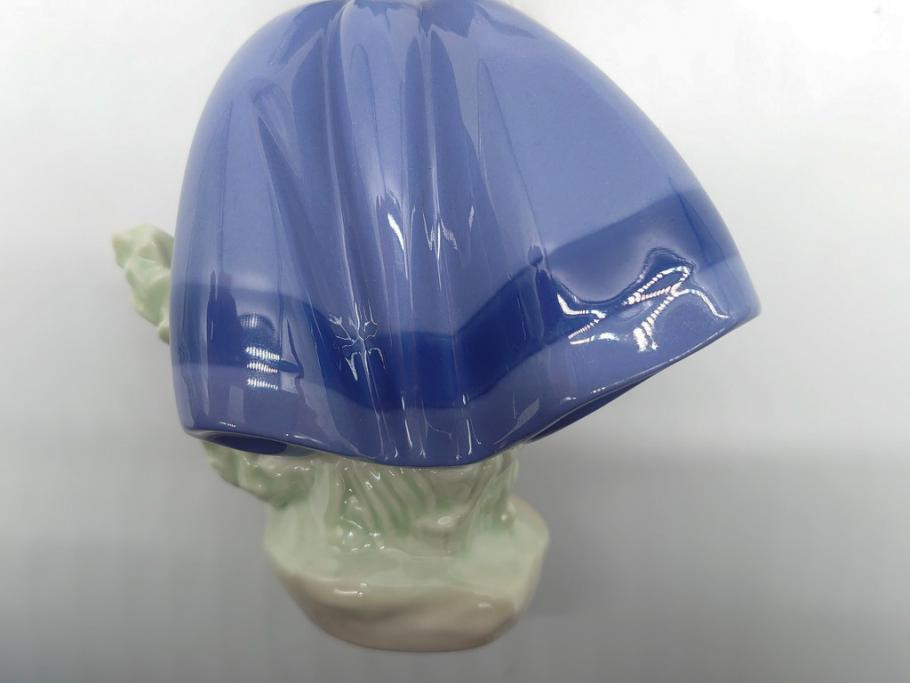 リヤドロ　LLADRO　首をかしげた愛らしい少女　しなやかなフォルムが美しい猫　花籠　リンダ　合計2点セット(フィギュリン、オブジェ、箱なし)(R-060672)