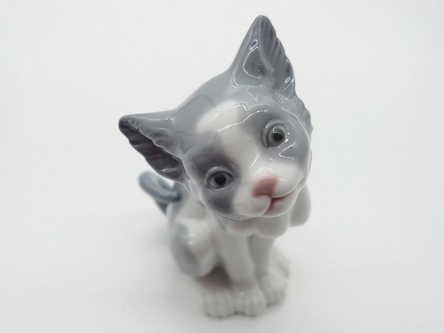 リヤドロ　LLADRO　首をかしげた愛らしい少女　しなやかなフォルムが美しい猫　花籠　リンダ　合計2点セット(フィギュリン、オブジェ、箱なし)(R-060672)