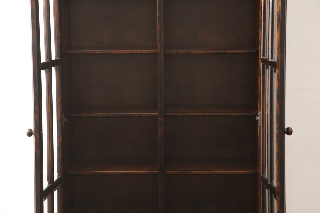 中古　国産民芸家具　クラシカルな佇まいが魅力的なブックケース(本棚、書棚、本箱、収納棚、戸棚)(R-055195)