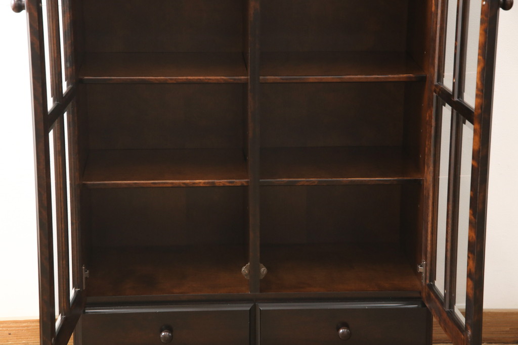 中古　国産民芸家具　クラシカルな佇まいが魅力的なブックケース(本棚、書棚、本箱、収納棚、戸棚)(R-055195)