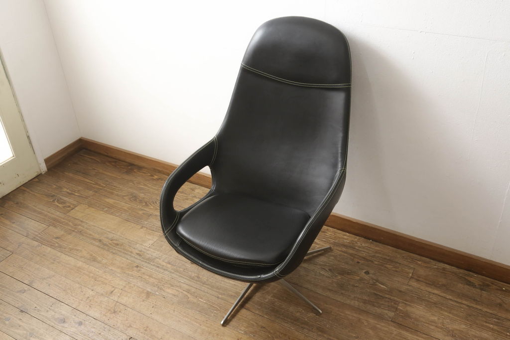 中古　超美品　BoConcept(ボーコンセプト)　smartville(スマートヴィル)　本革　ミッドセンチュリスタイルの空間づくりに活躍するイージーチェア(椅子、アームチェア)(定価約33万円)(R-051598)