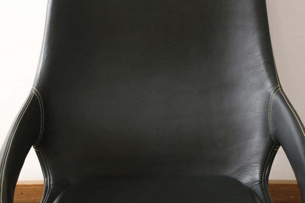 中古　超美品　BoConcept(ボーコンセプト)　smartville(スマートヴィル)　本革　ミッドセンチュリスタイルの空間づくりに活躍するイージーチェア(椅子、アームチェア)(定価約33万円)(R-051598)