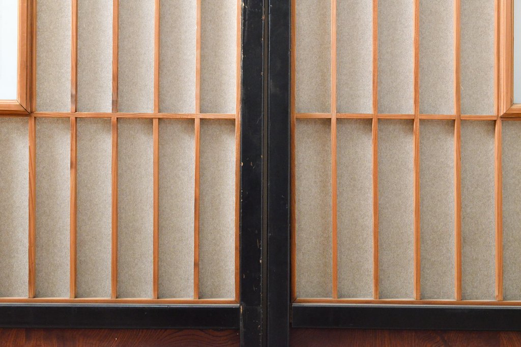 アンティーク建具　腰板欅(ケヤキ)材　凛とした佇まいが気品溢れる障子戸2枚セット(引き戸、建具)(R-059663)