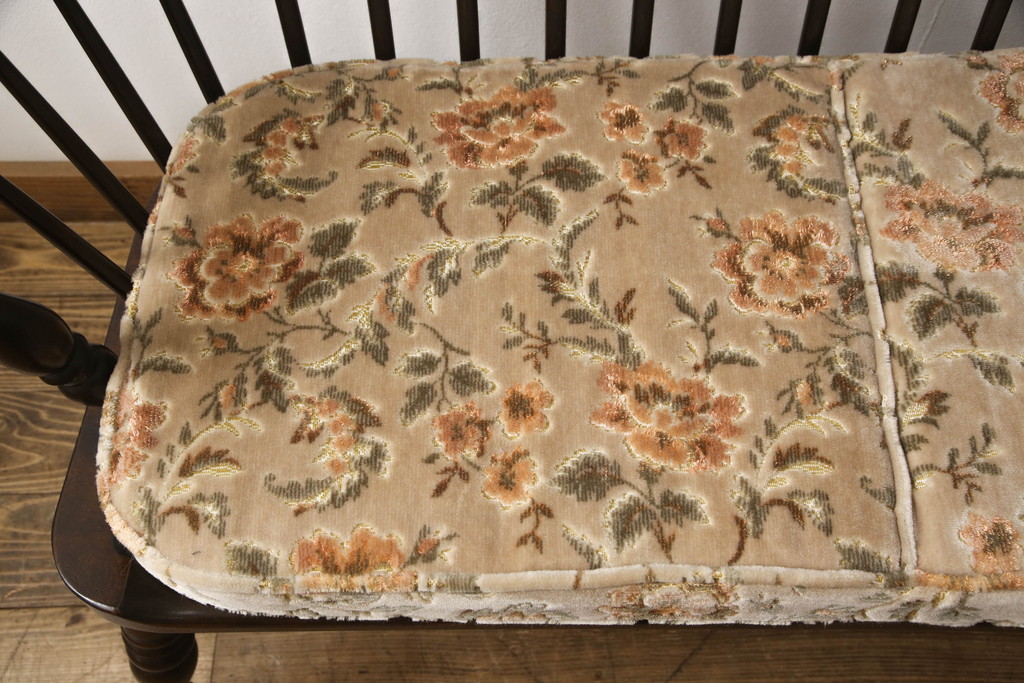中古　美品　松本民芸家具　♯513型　クッション付き　クラシカルなデザインが美しいウィンザーチェア(ウィンザーベンチ、長椅子、3人掛けベンチ、ウインザーチェア)(R-063870)