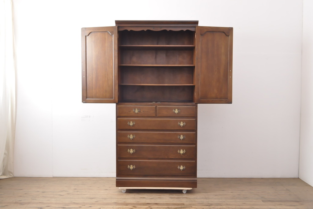 中古　美品　横浜クラシック家具　ダニエル(Daniel)　木のあたたかみを感じる上品な縦型チェスト(引き出し、洋服タンス、和たんす、和タンス)(R-056103)