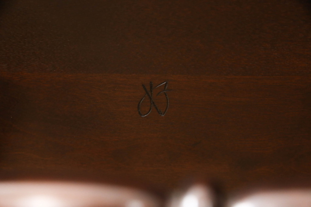 中古　美品　松本民芸家具　#44A型　クラシカルなデザインが美しいウィンザーチェア2脚セット(アームチェア、板座チェア、ダイニングチェア、椅子、イス、ウインザーチェア)(定価1脚で約20万円)(R-064185)