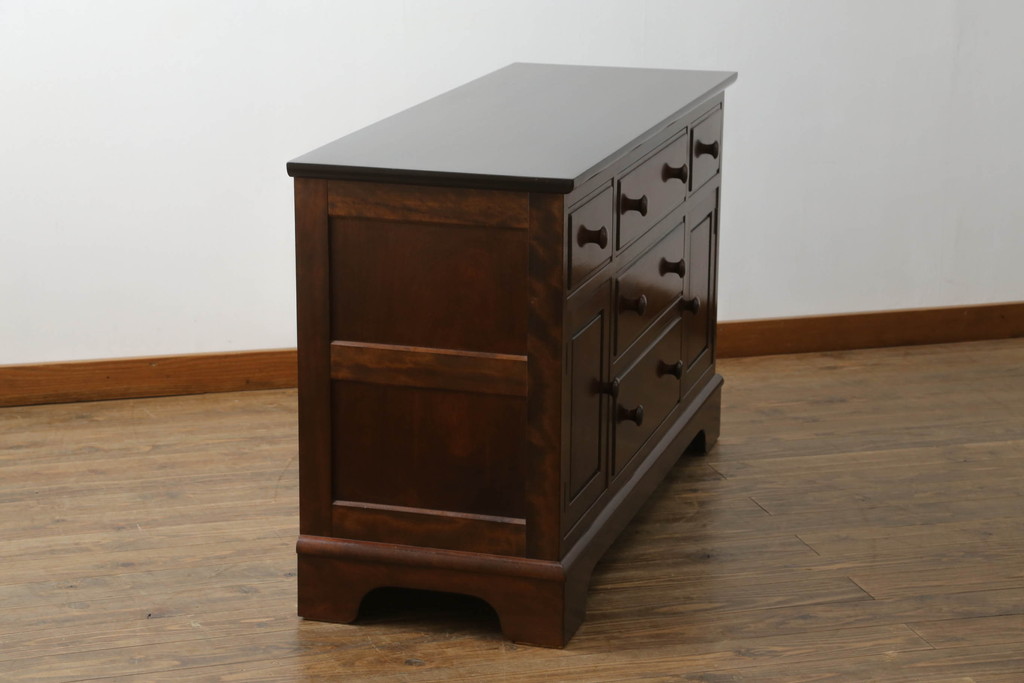 中古　美品　松本民芸家具　特注品!　洗練された佇まいが品の良さを高めるサイドボード(リビングボード、サイドキャビネット、サイドチェスト、引き出し、収納棚、戸棚)(R-073784)