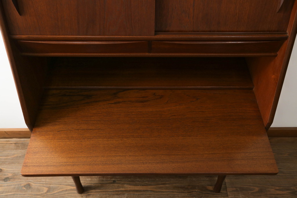 デンマークビンテージ　Lloyd's Antiques(ロイズ・アンティークス)取り扱い　チーク材　シンプルでモダンなデザインが取り入れやすいライティングビューロー(ワークデスク、引き出し、在宅用、在宅ワーク、北欧、ヴィンテージ)(R-068786)