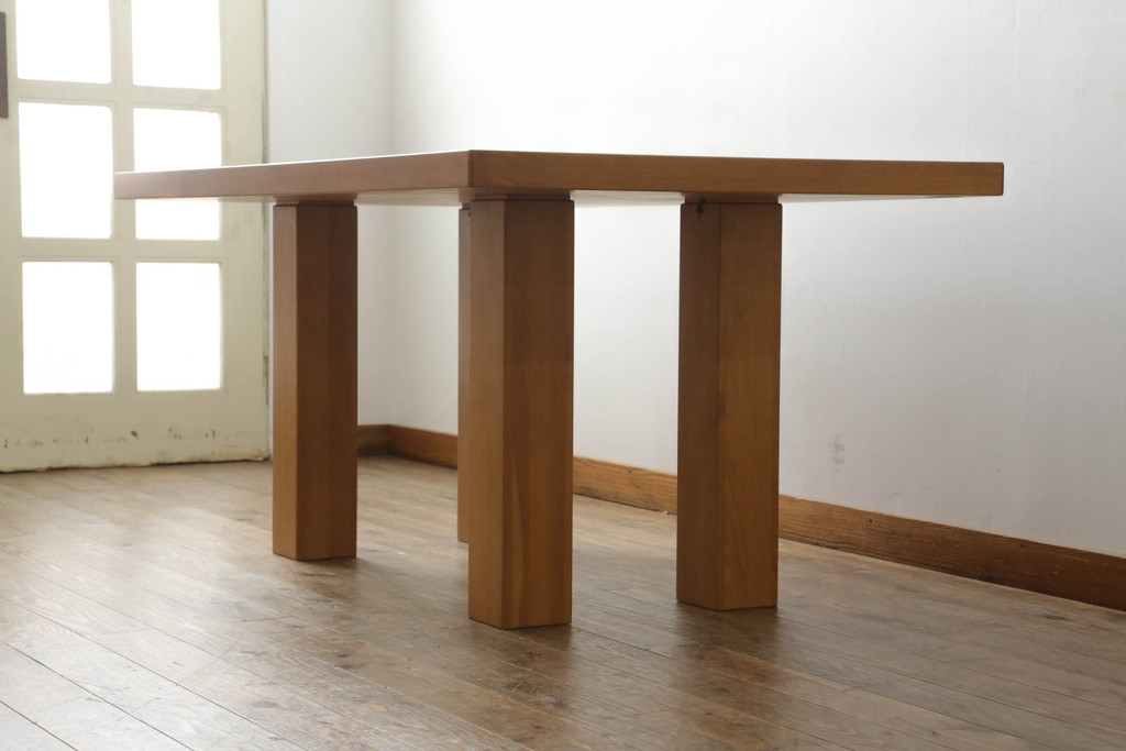 中古　KOSUGA(コスガ)　脚の位置で雰囲気の変化を楽しむことができるダイニングテーブル(定価約20万円)(4人掛け、食卓)(R-059234)