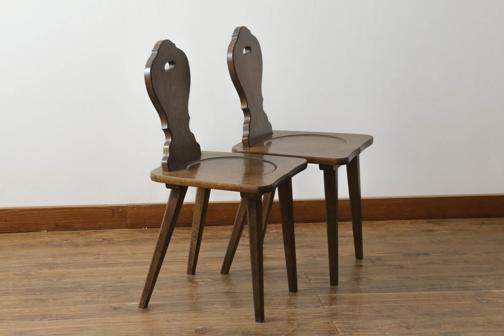 中古　美品　横浜クラシック家具　ノックオンウッド(knockonwood)　Hand Made　コロニアルシリーズ　背板のデザインが目を惹くチェア2脚セット(ダイニングチェア、板座チェア)(定価2脚で約10万円)(R-065950)