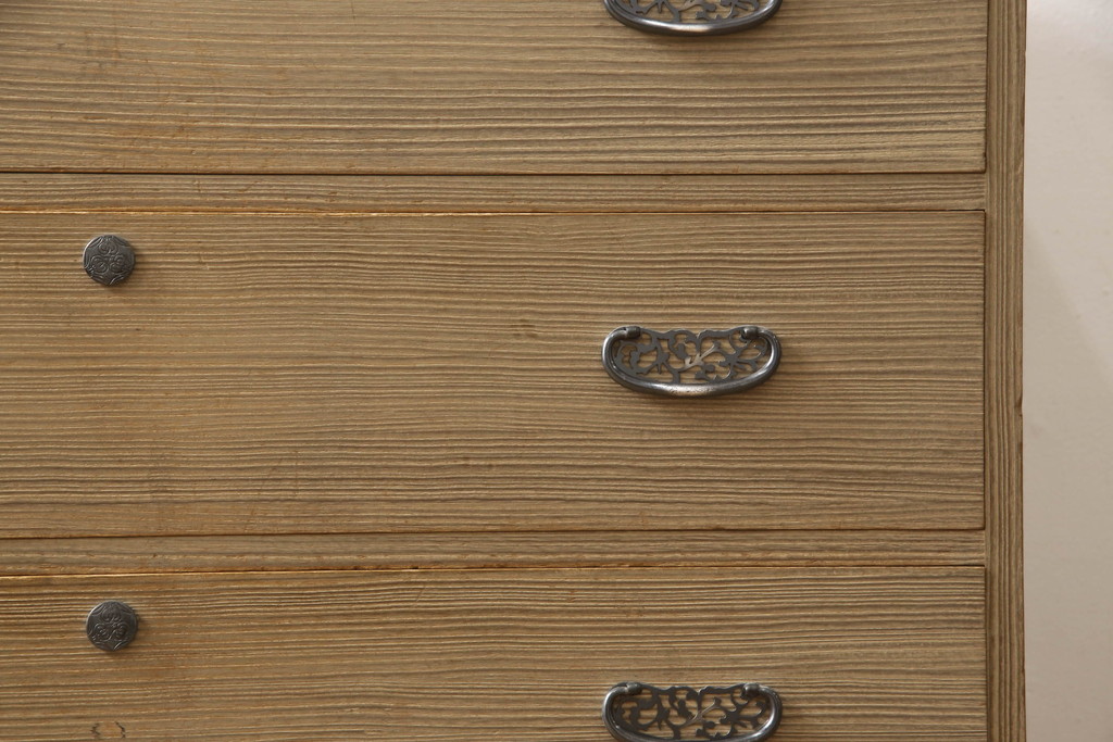 中古　国産　職人手造り　上品な佇まいが魅力的な総桐箪笥ローチェスト(総桐たんす、和タンス、衣装箪笥、サイドチェスト、引き出し)(R-065738)