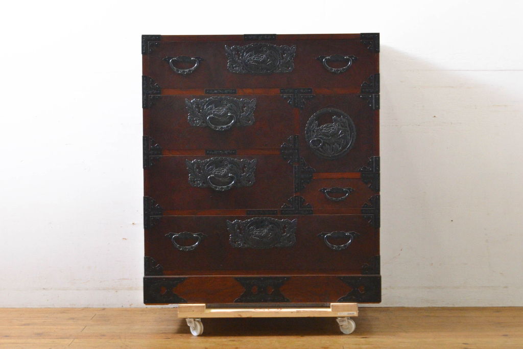 中古　美品　漆塗り　味わい深い色合いと風格のある金具が魅力の仙台箪笥(引き出し、収納タンス、整理箪笥、サイドチェスト)(定価約42万円)(R-060542)