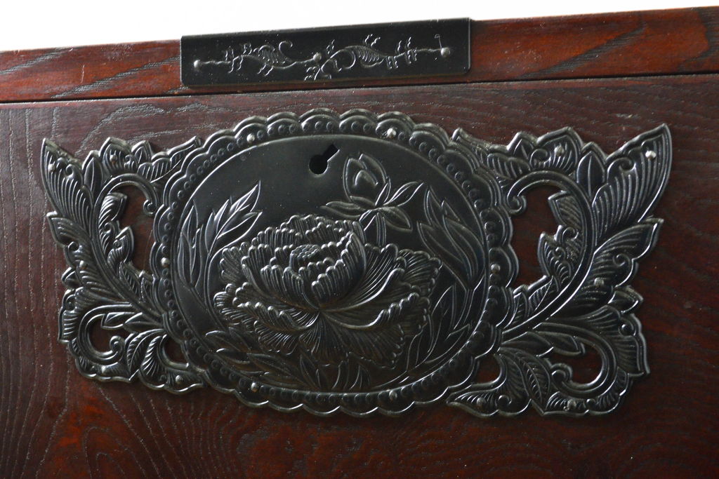 中古　美品　漆塗り　味わい深い色合いと風格のある金具が魅力の仙台箪笥(引き出し、収納タンス、整理箪笥、サイドチェスト)(定価約42万円)(R-060542)