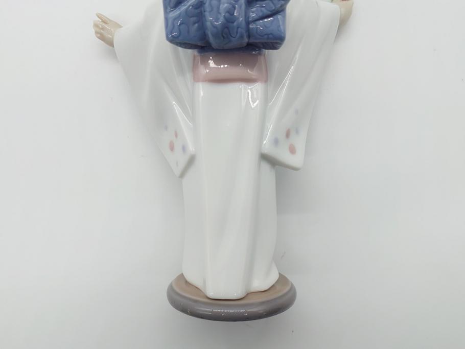 リヤドロ　LLADRO　淡い色使いがかわいらしい和装少女の人形(フィギュリン、置物、オブジェ、箱なし)(R-060643)