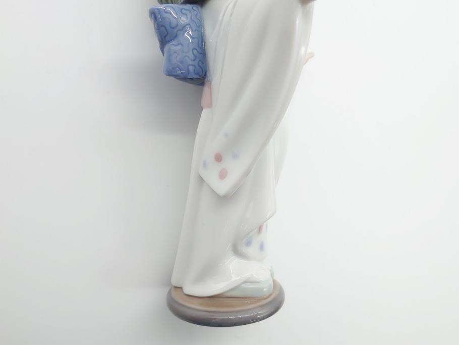 リヤドロ　LLADRO　淡い色使いがかわいらしい和装少女の人形(フィギュリン、置物、オブジェ、箱なし)(R-060643)