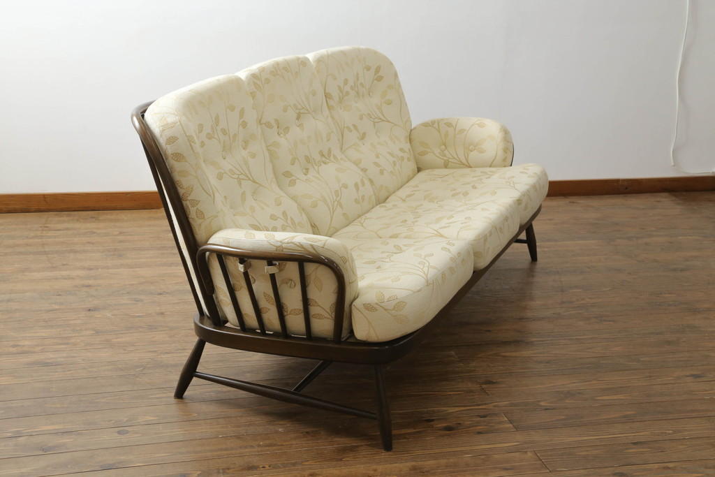 イギリスビンテージ　希少モデル!!　ERCOL(アーコール)　ジュビリー(Jubilee)シリーズ　洗練された佇まいが上品な印象の3人掛けソファ(三人掛けソファ、3P、トリプルソファ、アームソファ、ヴィンテージ、英国、北欧)(R-066512)