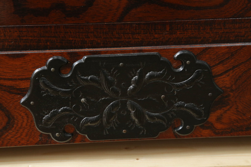 中古　美品　岩谷堂箪笥　品の良い金具が魅力のサイドボード(サイドキャビネット、引き出し、収納棚、戸棚、飾り棚、収納タンス)(R-074518)