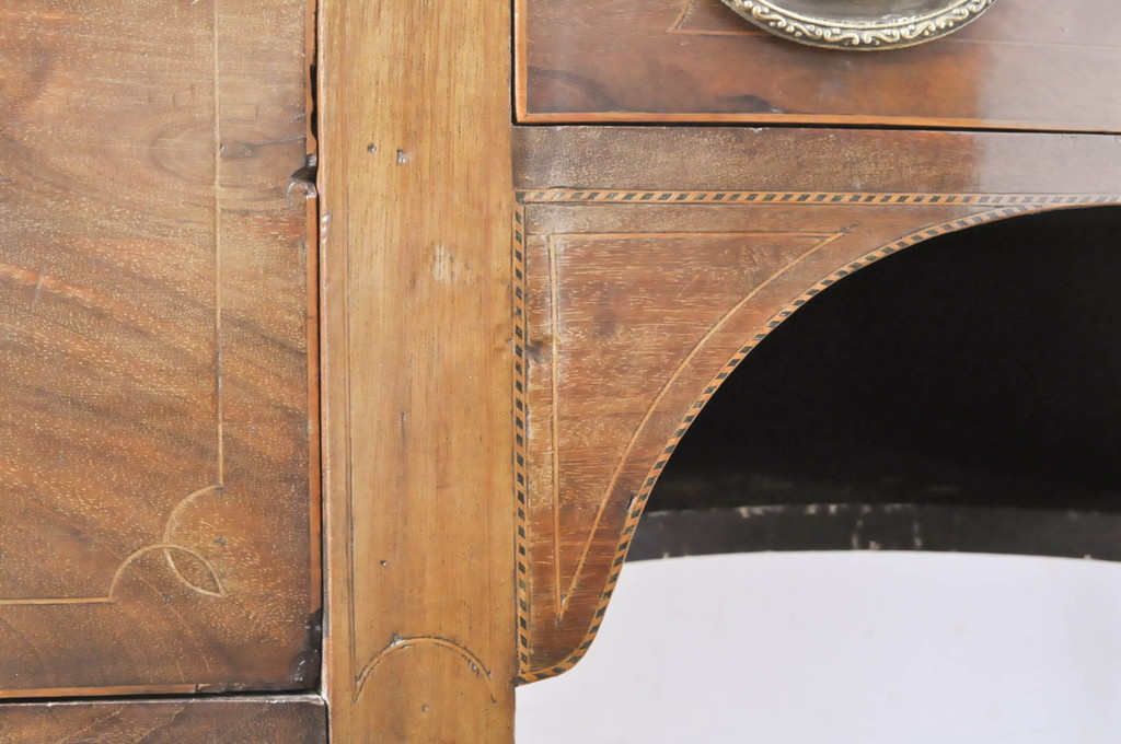 イギリスアンティーク　ペイント仕上げ限定　クラシカルな佇まいが魅力的なサイドボード(コンソールテーブル、サイドテーブル、サイドチェスト、花台、英国)(R-065911)