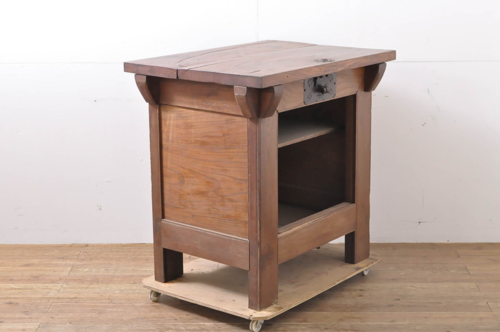 アンティーク家具　李朝家具　総欅(ケヤキ)材　分厚い天板と框組みの重厚な佇まいが魅力的な米びつ