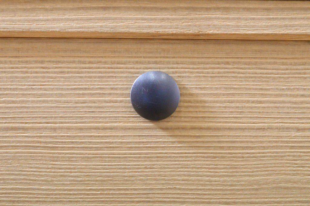 中古　伝統工芸士　鈴木?三郎作　透かしの金具がモダンな雰囲気を醸し出す加茂桐箪笥(胴丸、桐たんす、和タンス、衣装箪笥、収納箪笥、着物箪笥)(R-060544)