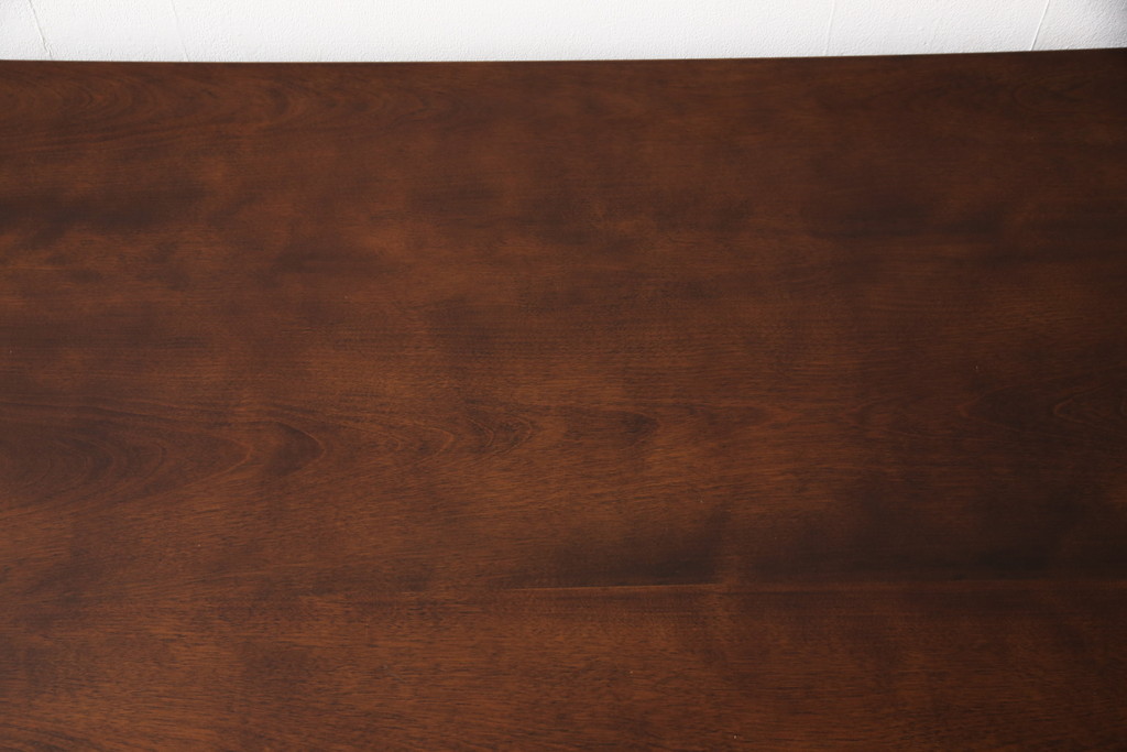 中古　美品　カバ材　国産の手造り民芸家具　可愛らしいデザインが魅力の両袖机(ワークデスク、在宅ワーク、在宅用)(R-051850)