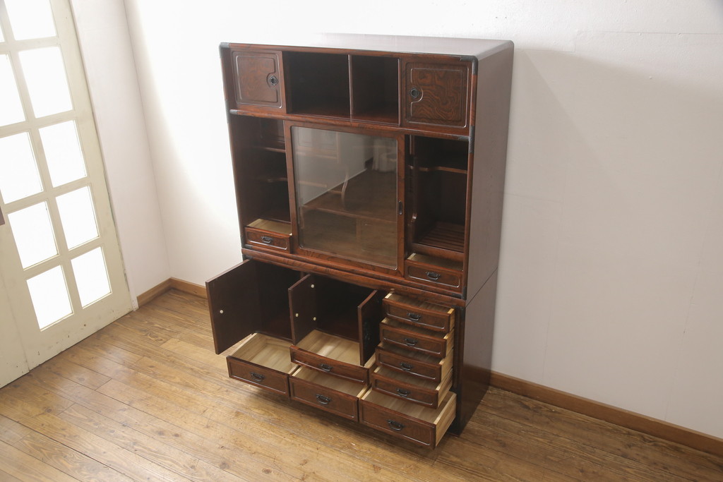 中古　美品　仙台門間屋　重厚感のある佇まいが上質な和の空間づくりにぴったりな2段重ね茶箪笥(定価約70万円)(仙台箪笥、茶棚、戸棚、収納棚)(R-053961)