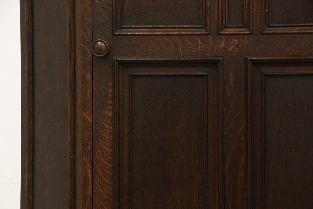 イギリスアンティーク　高級メーカー　メープル(MAPLE)社製　オーク材　美しく細やかな彫刻が目を惹くワードローブ(洋服タンス、衣装タンス、収納棚)(R-065225)