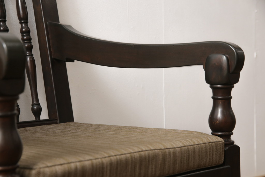 【セミオーダー家具実例】松本民芸家具のD型布張り椅子に高品質リペアを施しました。カタログよりお好みの生地をお選びいただき、クッションを新規製作。本体は元の木色をベースに着色して仕上げました。(アームチェア、一人掛けソファ)