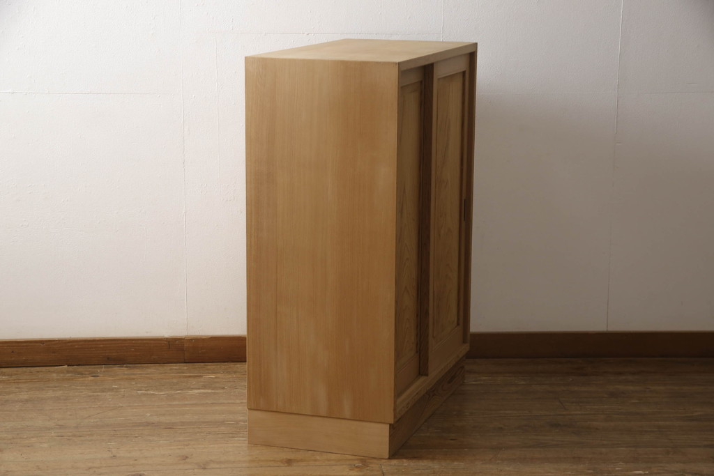 和製ビンテージ　総杉無垢材　鏡板一枚板　杢目が美しい下駄箱(ヴィンテージ、戸棚、収納棚)(R-062959)