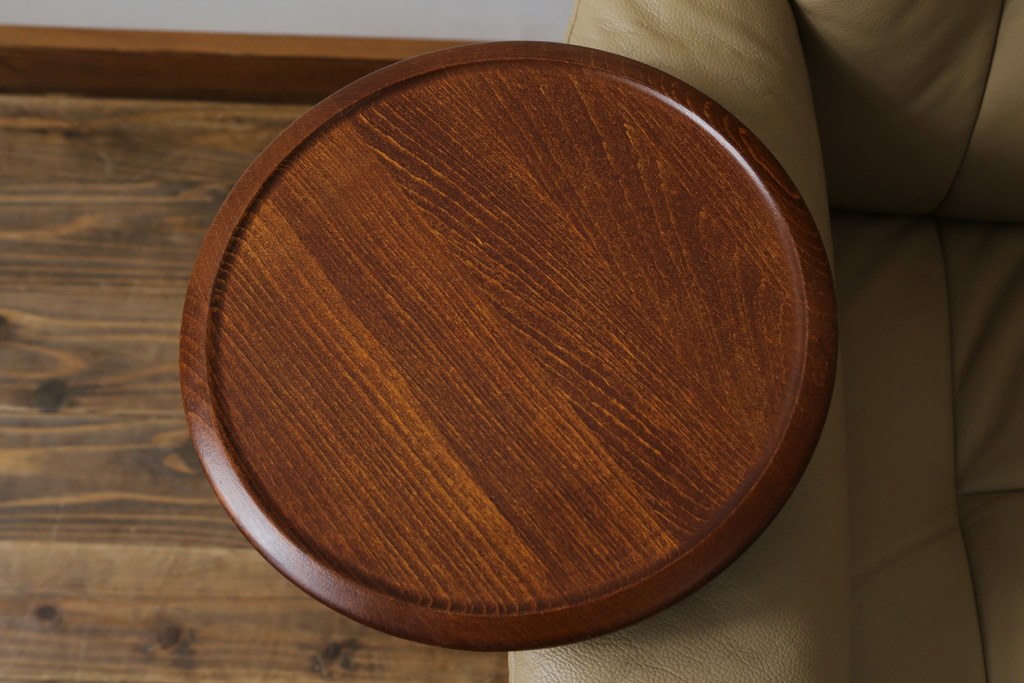 中古　EKORNES(エコーネス)　本革(レザー)　メイフェア(Mayfair)　スイングテーブル付き　ストレスレスチェア(M)オットマン付き(リクライニングチェア、アームチェア、フットスツール、椅子、北欧)(R-078737)
